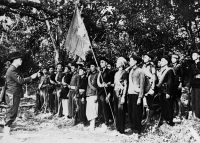 Chủ tịch Hồ Chí Minh đã sáng lập ra đội quân chủ lực đầu tiên của các lực lượng vũ trang - Đội Việt Nam Tuyên truyền Giải phóng quân, ngày 22-12-1944. (Ảnh: Tư liệu/TTXVN).