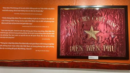 Lá cờ Quyết chiến Quyết thắng được Chủ tịch Hồ Chí Minh trao cho quân đội ta tham gia chiến dịch Điện Biên Phủ - Ảnh: VGP/PL