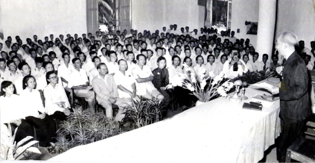 Tại Đại hội lần thứ III của Hội Nhà báo Việt Nam, Chủ tịch Hồ Chí Minh căn dặn: Cán bộ báo chí cũng là chiến sĩ cách mạng. Cây bút, trang giấy là vũ khí sắc bén (8/9/1962)