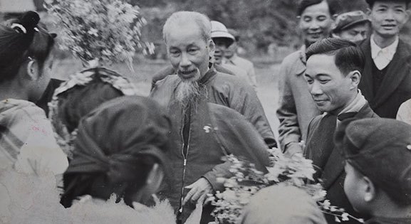 Vận dụng tư tưởng Hồ Chí Minh về học tập suốt đời vào xây dựng xã hội học tập hiện nay