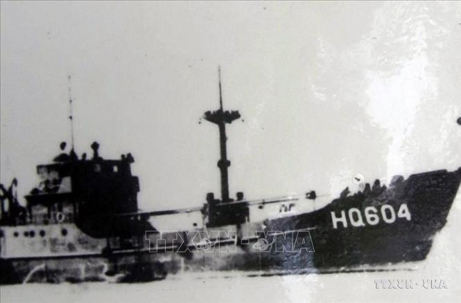 Tàu HQ-604 rời đất liền ra Trường Sa làm nhiệm vụ, chỉ 3 ngày trước cuộc chiến đấu bảo vệ chủ quyền và bị tàu địch bắn chìm tại Gạc Ma, ngày 14/3/1988. Ảnh: Tư liệu/TTXVN