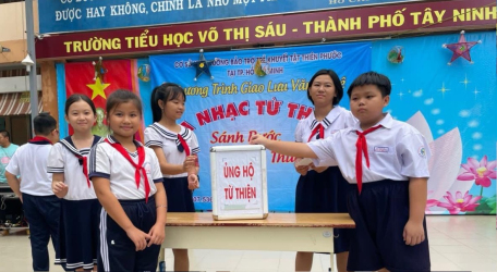 Trường tiểu học Võ Thị Sáu tổ chức chương trình ca nhạc từ thiện.