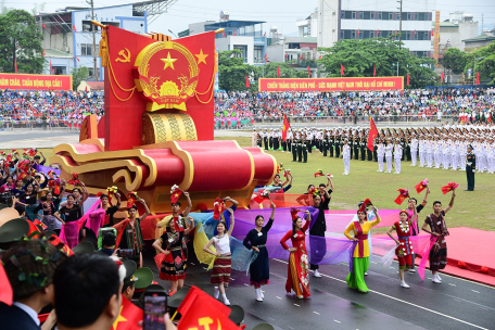Đội hình rước Quốc huy nước Cộng hòa xã hội chủ nghĩa Việt Nam