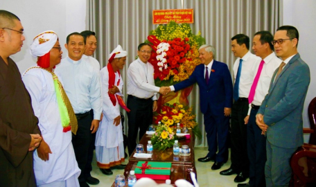 Bí thư Trung ương Đảng, Chủ tịch Ủy ban Trung ương MTTQ Việt Nam Đỗ Văn Chiến đến thăm, chúc mừng Giáng sinh năm 2022 tại Tòa Giám mục Giáo phận Phan Thiết.