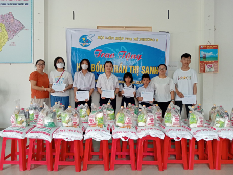 Hội LHPN Việt Nam Phường 3 trao học bổng Trần Thị Sanh