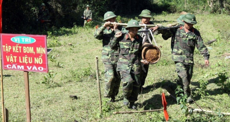 Nâng chế độ bồi dưỡng với người trực tiếp khảo sát, rà phá bom, mìn