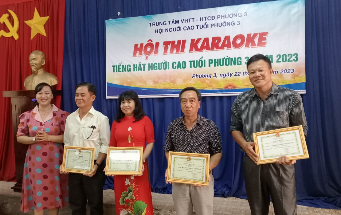 Trung tâm VHTT-HTCĐ Phường 3 tổ chức Hội thi Karaoke Người cao tuổi