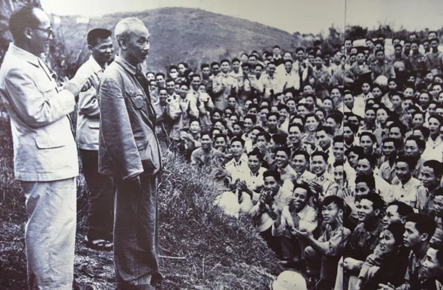 Bác Hồ nói chuyện với các đơn vị Bộ đội vùng Đông Bắc Tổ quốc tại Quảng Yên, Quảng Ninh ngày 31.3.1959