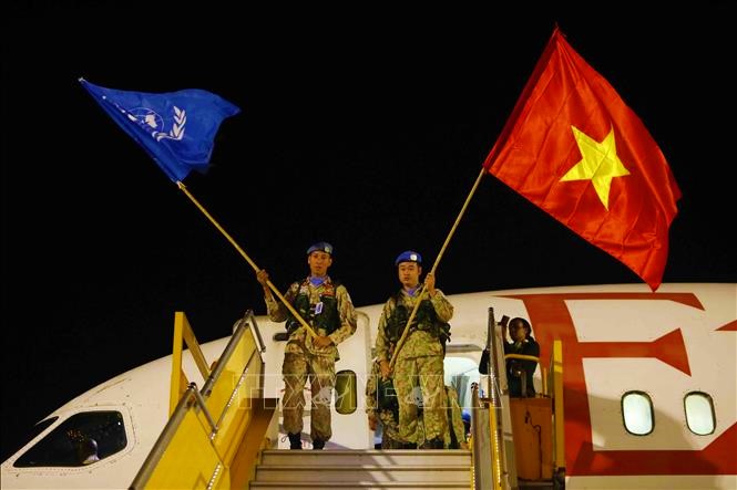 Đội Công binh số 1 về đến Sân bay quốc tế Nội Bài sau khi hoàn thành nhiệm vụ tại địa bàn Phái bộ UNISFA (khu vực Abyei), ngày 15/8/2023. (Ảnh: TTXVN)