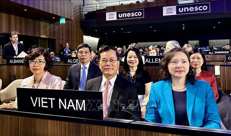Thứ trưởng Bộ Ngoại giao Hà Kim Ngọc, Chủ tịch Ủy ban Quốc gia UNESCO Việt Nam tại Kỳ họp lần thứ 10 Đại hội đồng Công ước 2003 về bảo vệ di sản văn hóa phi vật thể