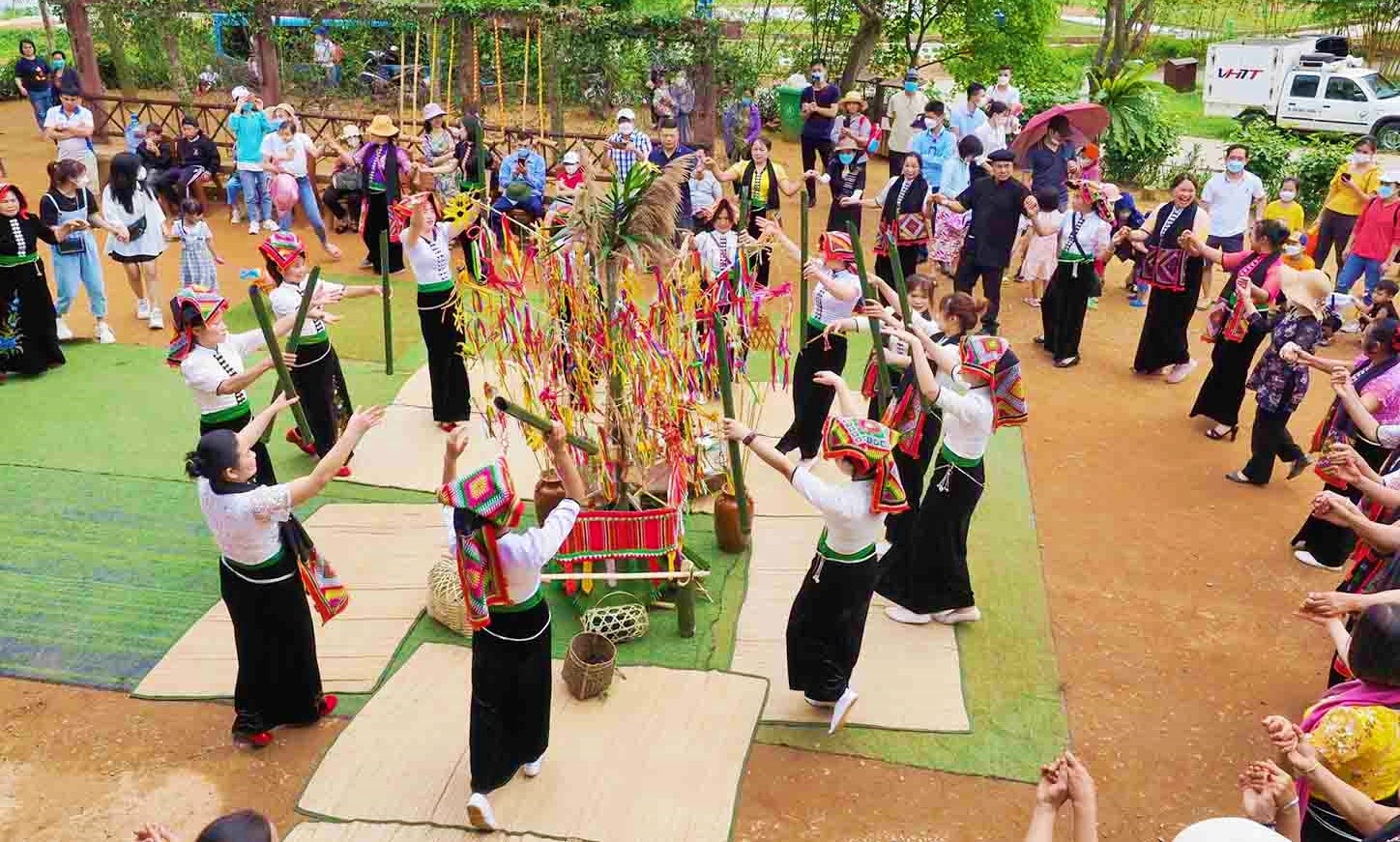 Lễ hội cầu mưa của dân tộc Thái ở Sơn La. Ảnh: baodantoc.vn