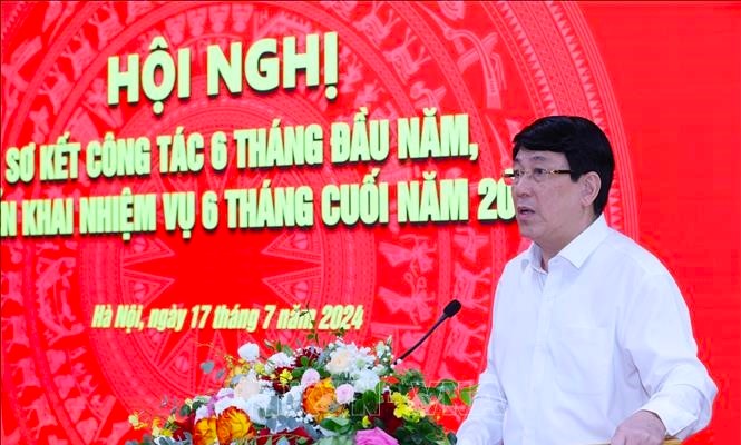 Đồng chí Lương Cường, Ủy viên Bộ Chính trị, Thường trực Ban Bí thư, Trưởng Ban Chỉ đạo 35 Trung ương phát biểu kết luận hội nghị (ảnh: Phương Hoa/TTXVN)