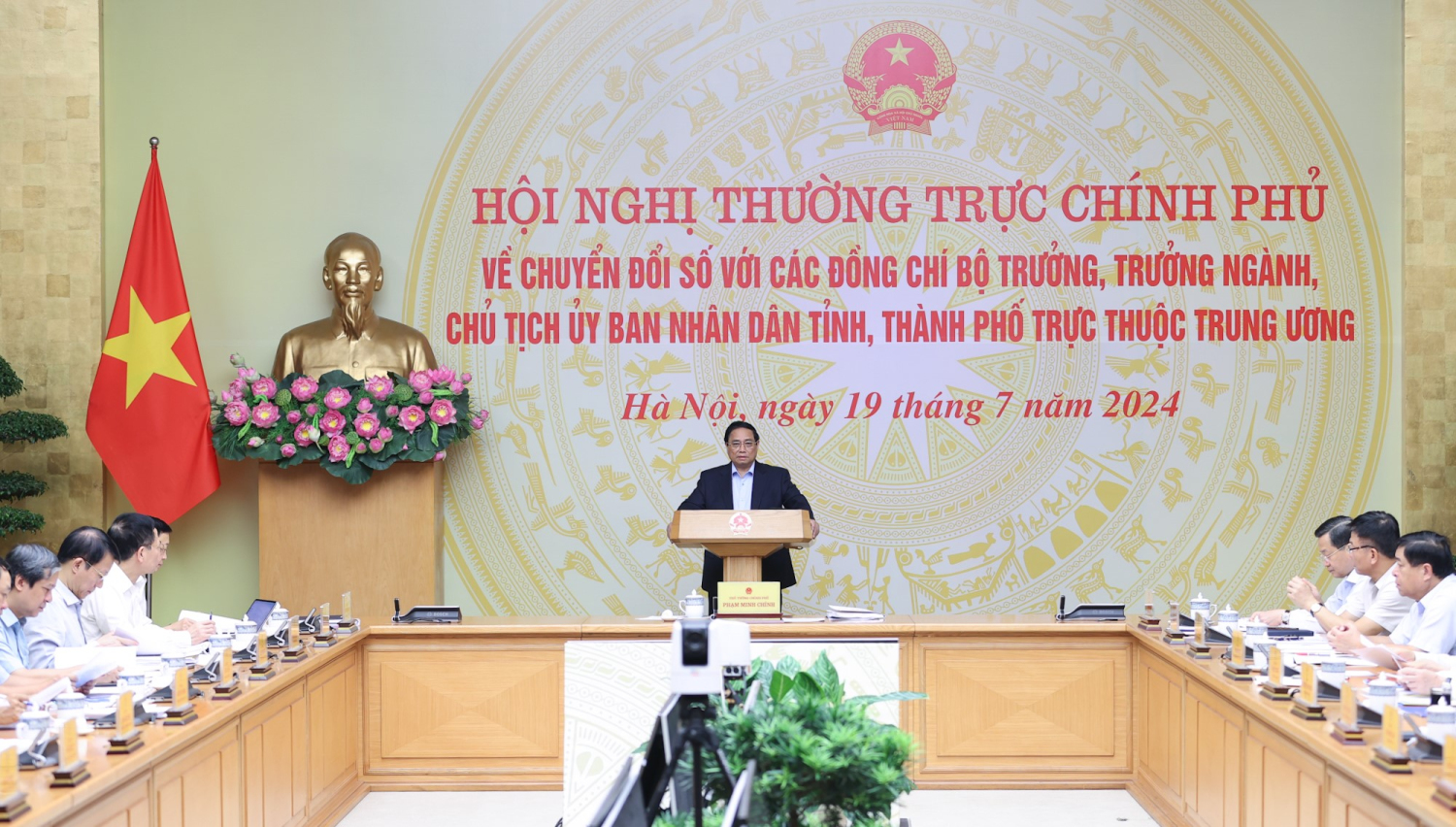 Thủ tướng: Phát huy vai trò tiên phong để tăng tốc, bứt phá chuyển đổi số