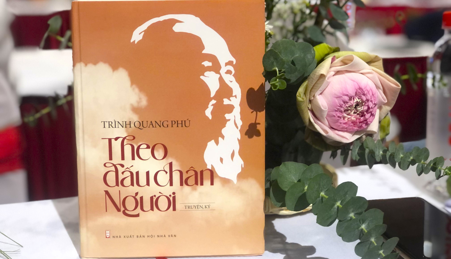 Ra mắt sách "Theo dấu chân Người"