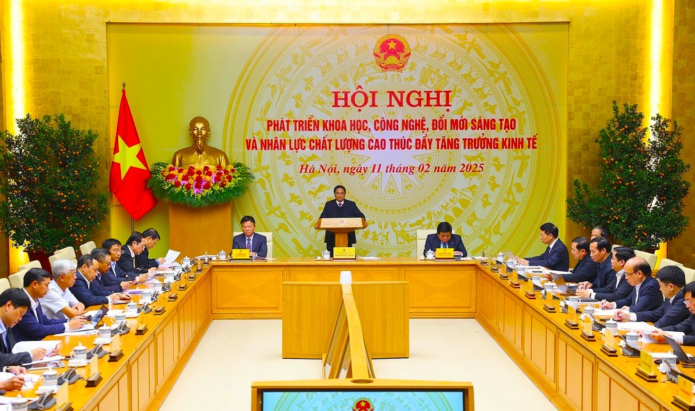 Thủ tướng chủ trì Hội nghị phát triển khoa học công nghệ, đổi mới sáng tạo, chuyển đổi số và nhân lực chất lượng cao