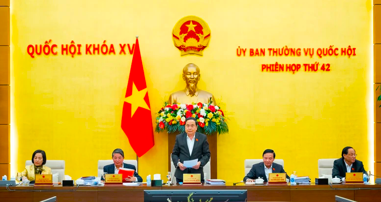 Chủ tịch Quốc hội Trần Thanh Mẫn phát biểu bế mạc Phiên họp thứ 42 của Ủy ban Thường vụ Quốc hội. (Ảnh: DUY LINH)