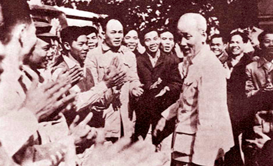 Chủ tịch Hồ Chí Minh đến thăm và chúc Tết cán bộ, chiến sỹ Cảnh vệ (Xuân Quý Mão 1963).