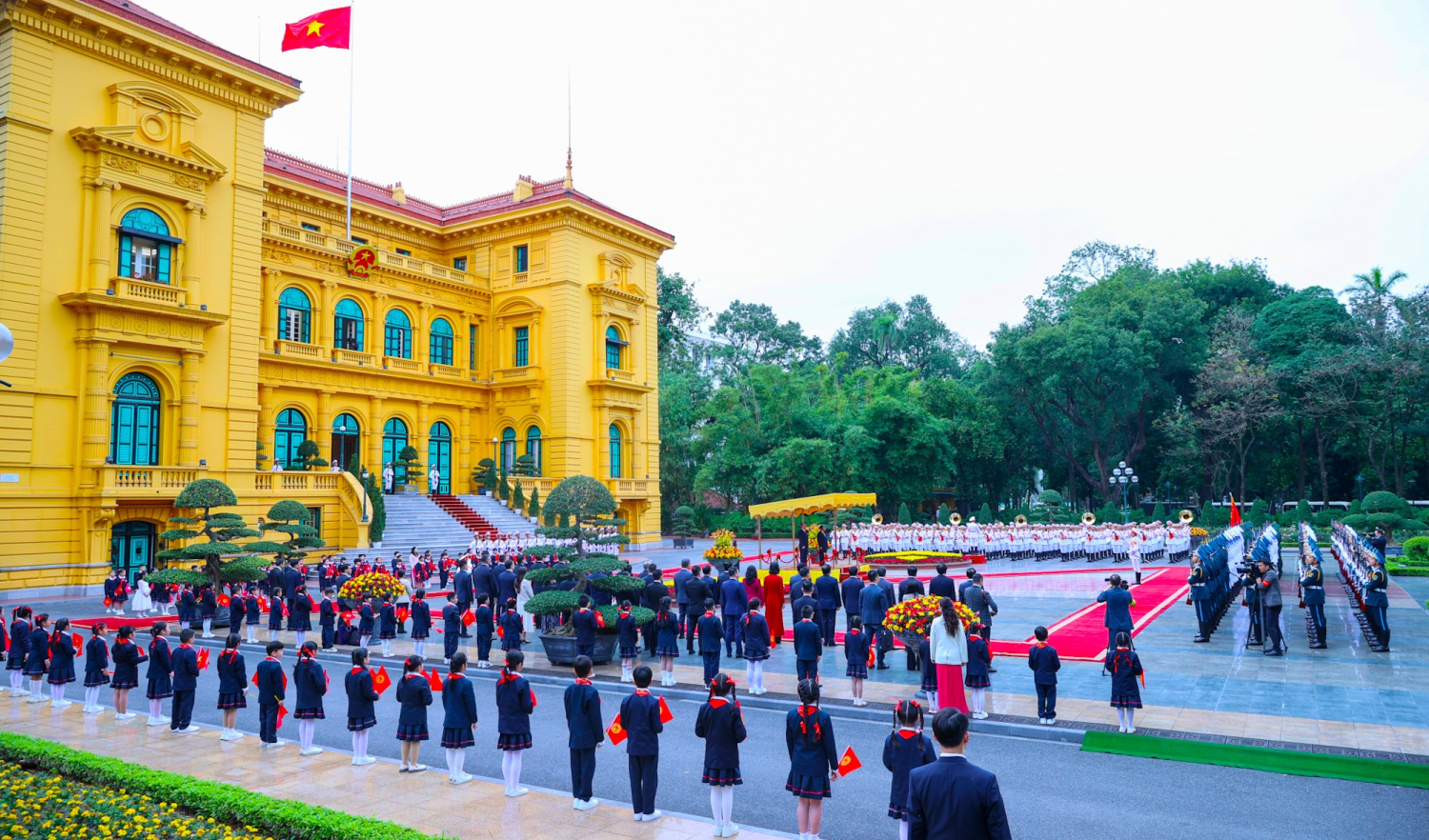 Chuyến thăm đầu tiên của người đứng đầu Chính phủ Kyrgyzstan đến Việt Nam kể từ khi hai nước thiết lập quan hệ ngoại giao - Ảnh: VGP/Nhật Bắc